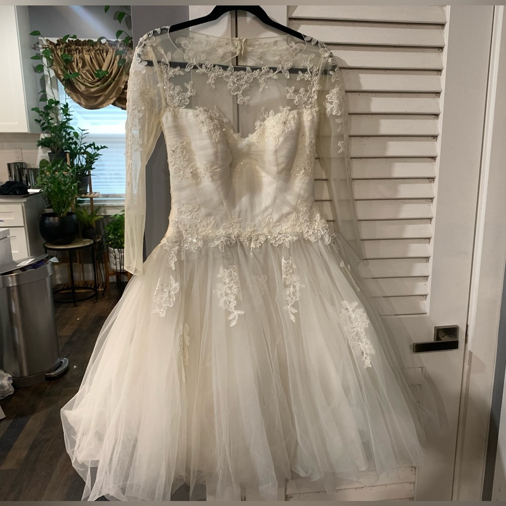 I am selling a once used beautiful ivory wedding dress!